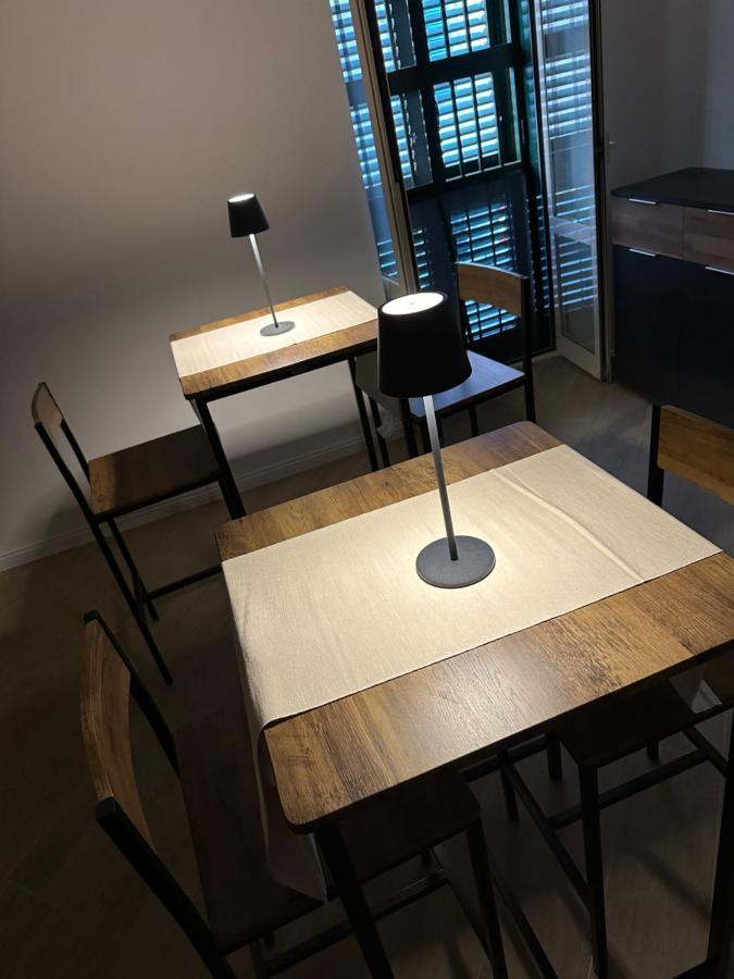 Vicki Vomero Rooms - Napoli ภายนอก รูปภาพ