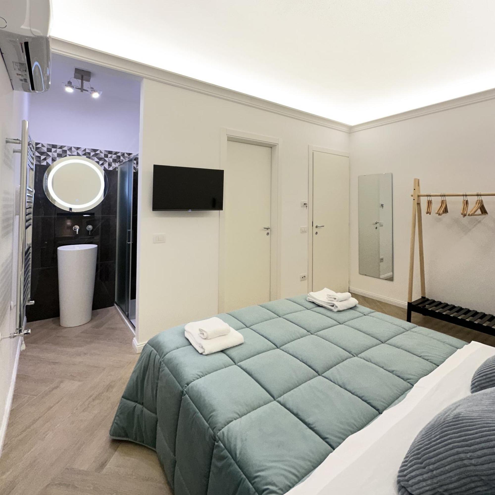 Vicki Vomero Rooms - Napoli ภายนอก รูปภาพ